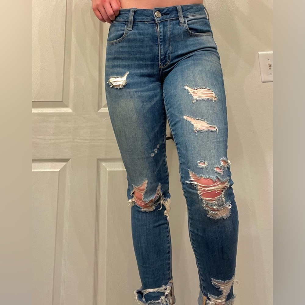 american eagle high rise distressed skinny jeans